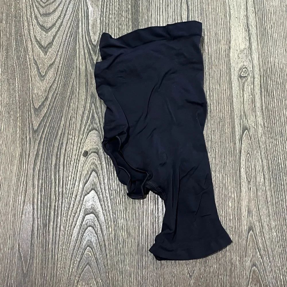 NWOT Seamless Sculpt Solution Short Right Leg Exposed Shapewear Black Small